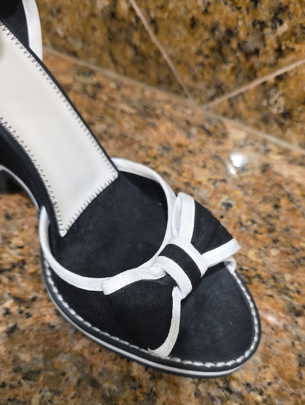Marc Jacobs Bow Wedge Sandal - SZ 9.5 - Picture 3 of 11
